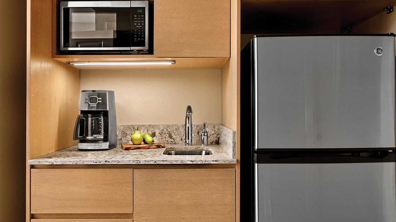 Guest Kitchenette (Guestroom or 2-Bedroom Villa)